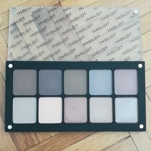 Inglot magnetic palette with 10 eyeshadows